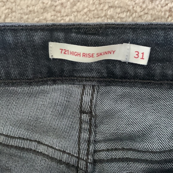 EUC Levi’s Ripped Skinny Jeans - Picture 3 of 5